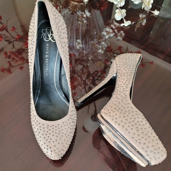 Rock‎ & Republic Studded Platform Pump - Picture 5 of 14
